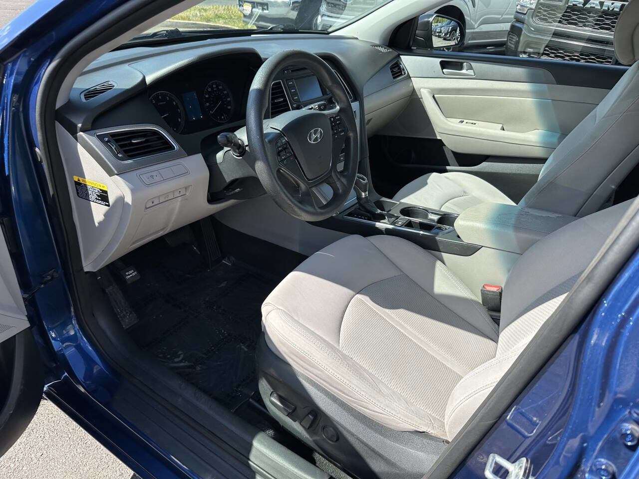 Used 2015 Hyundai Sonata SE w/ Option Group 09 FWD image 8
