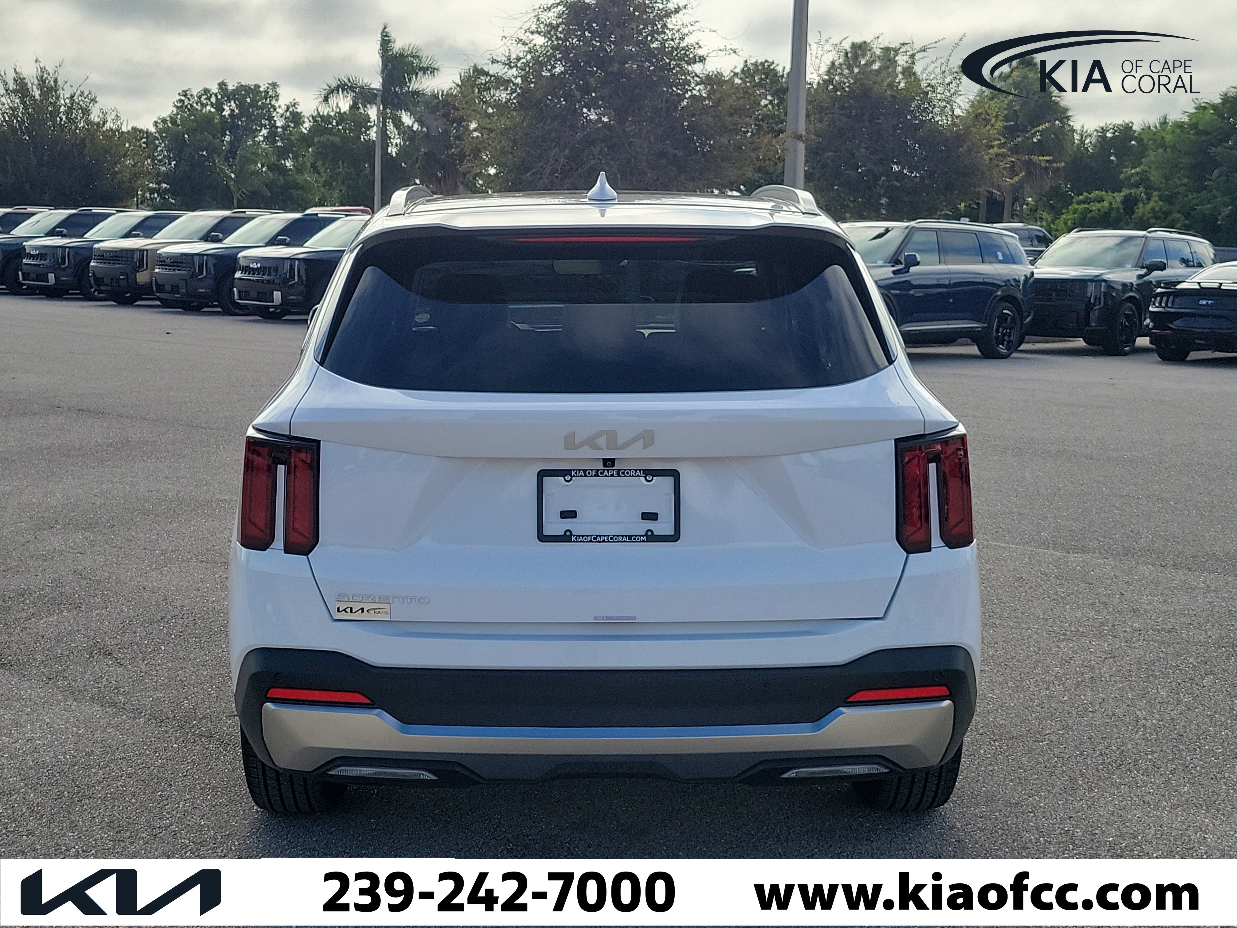 Certified 2025 Kia Sorento S w/ Panoramic Sunroof Package FWD image 5