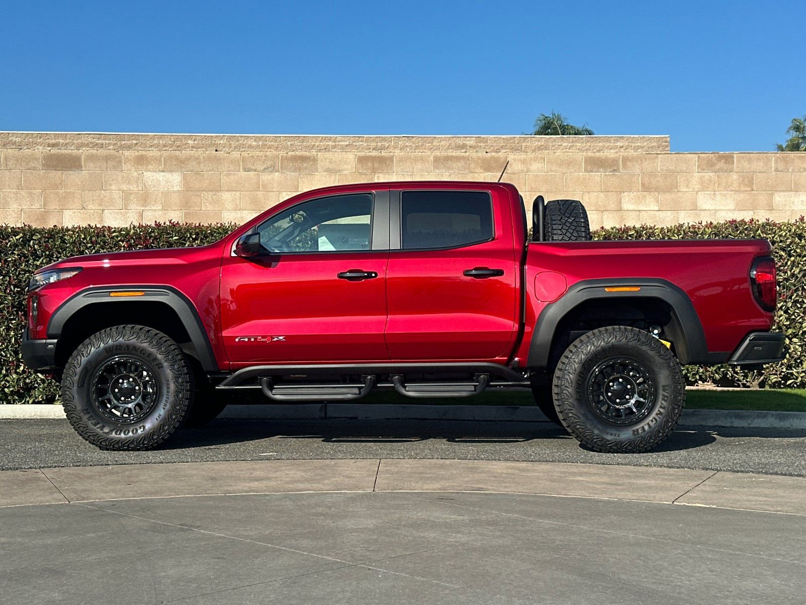 New 2026 GMC Canyon AT4X w/ AT4X AEV Edition AWD/4WD image 7