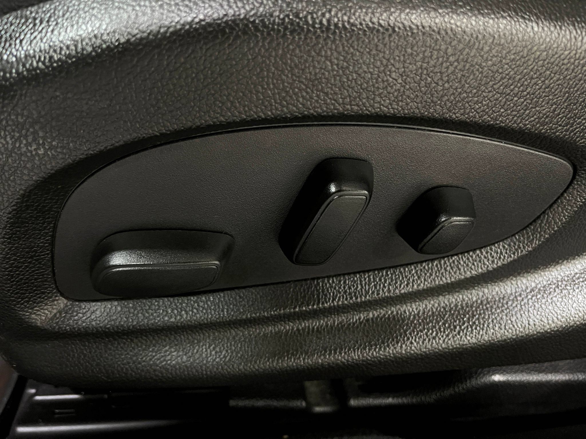 Used 2017 Chevrolet Impala Premier FWD image 15