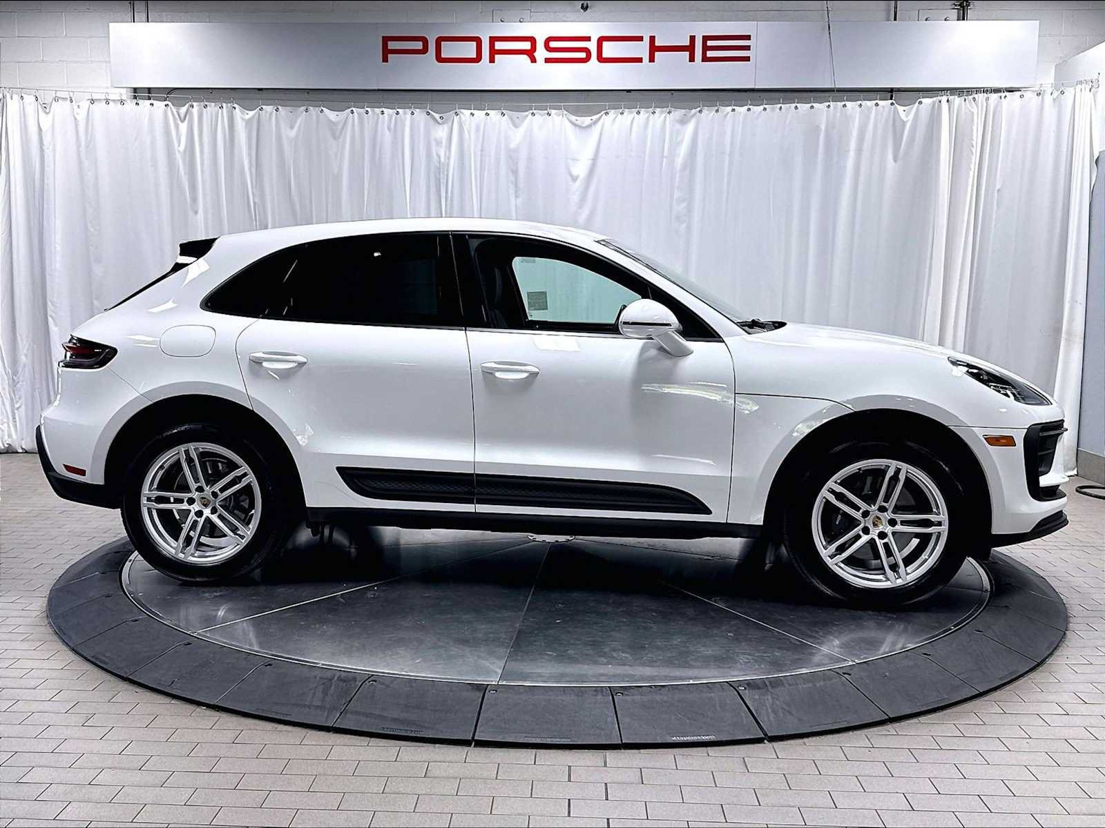 Used 2024 Porsche Macan w/ Premium Plus Package AWD/4WD image 10