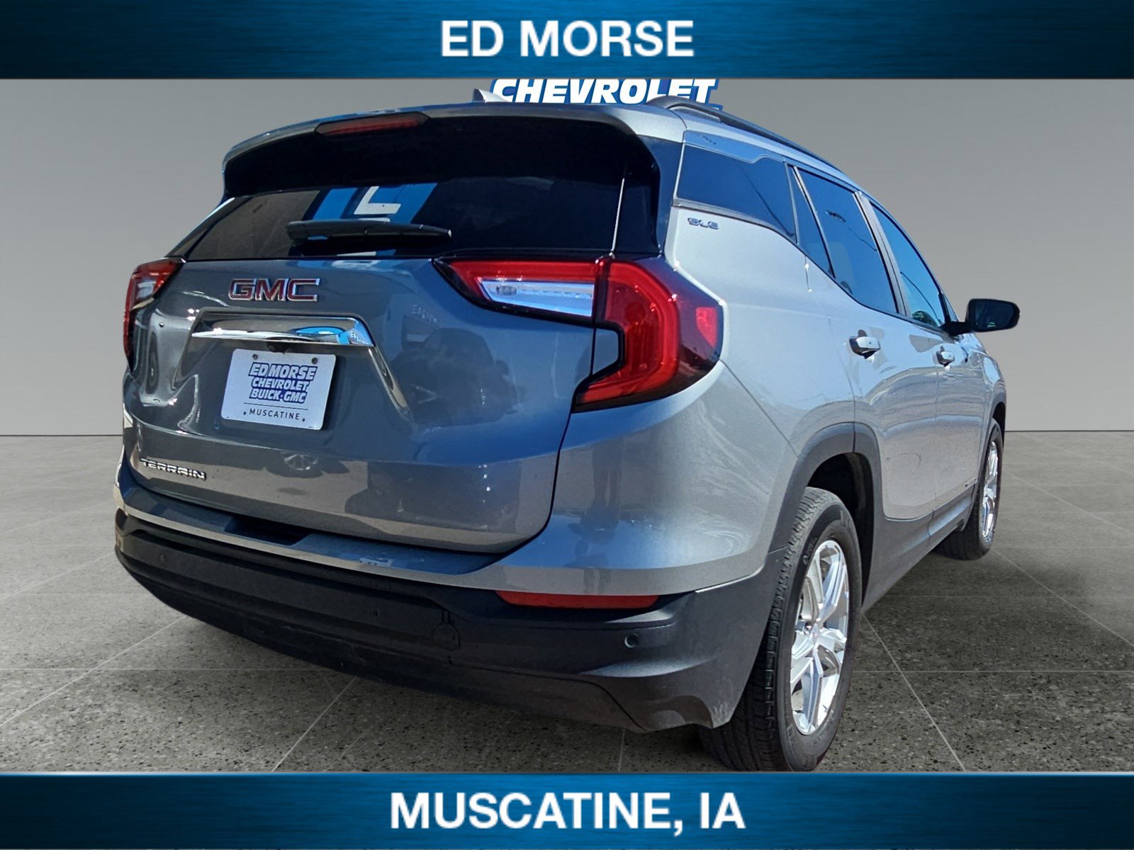 Used 2023 GMC Terrain SLE w/ Driver Convenience Package image 5