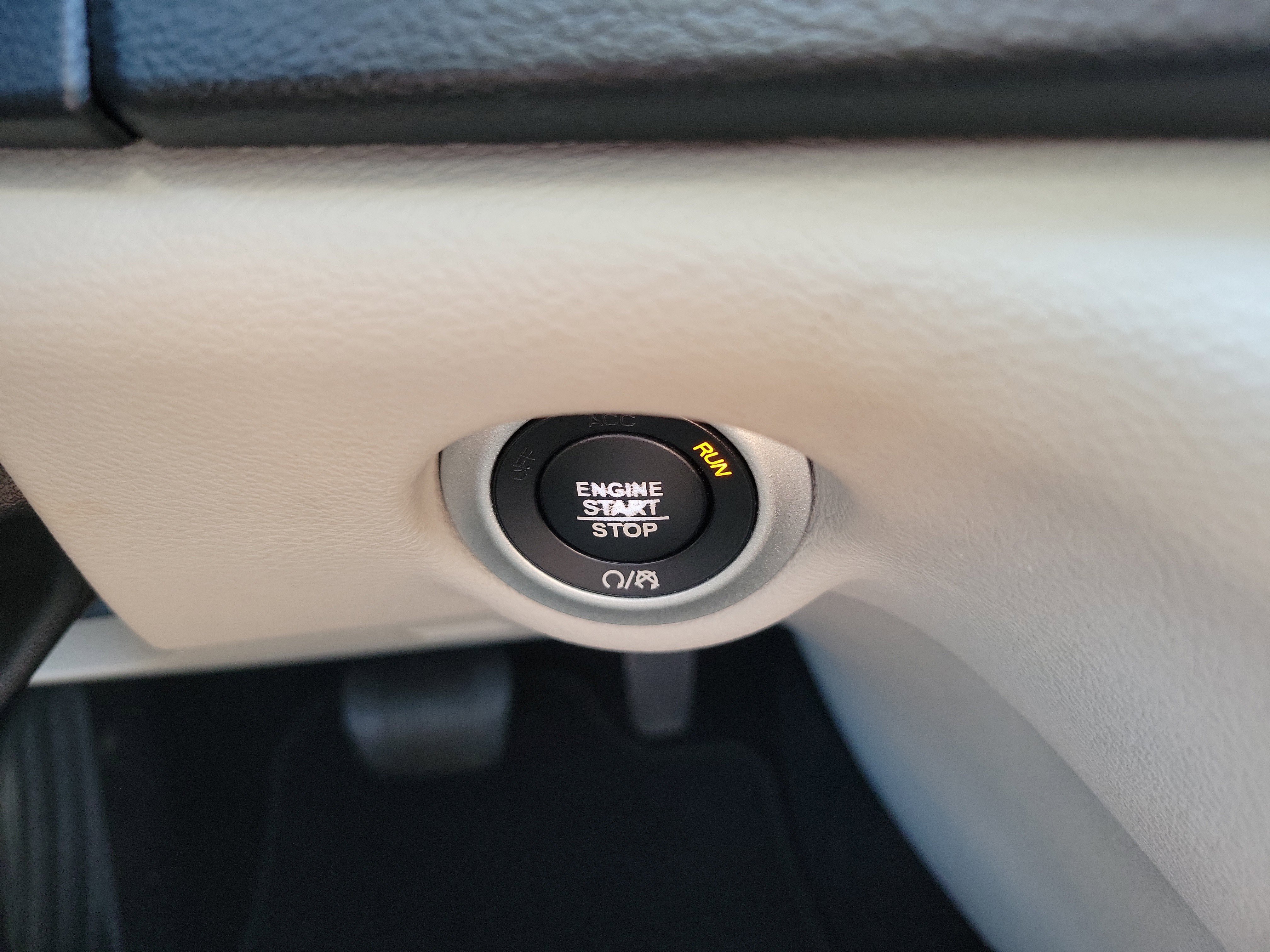 Used 2020 Chrysler Pacifica Touring w/ Cold Weather Group FWD image 31