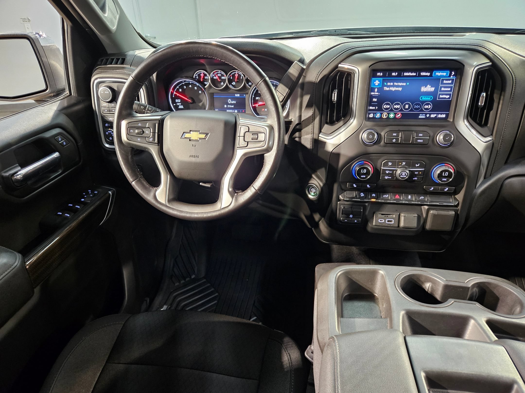 Used 2022 Chevrolet Silverado 1500 LT AWD/4WD image 9