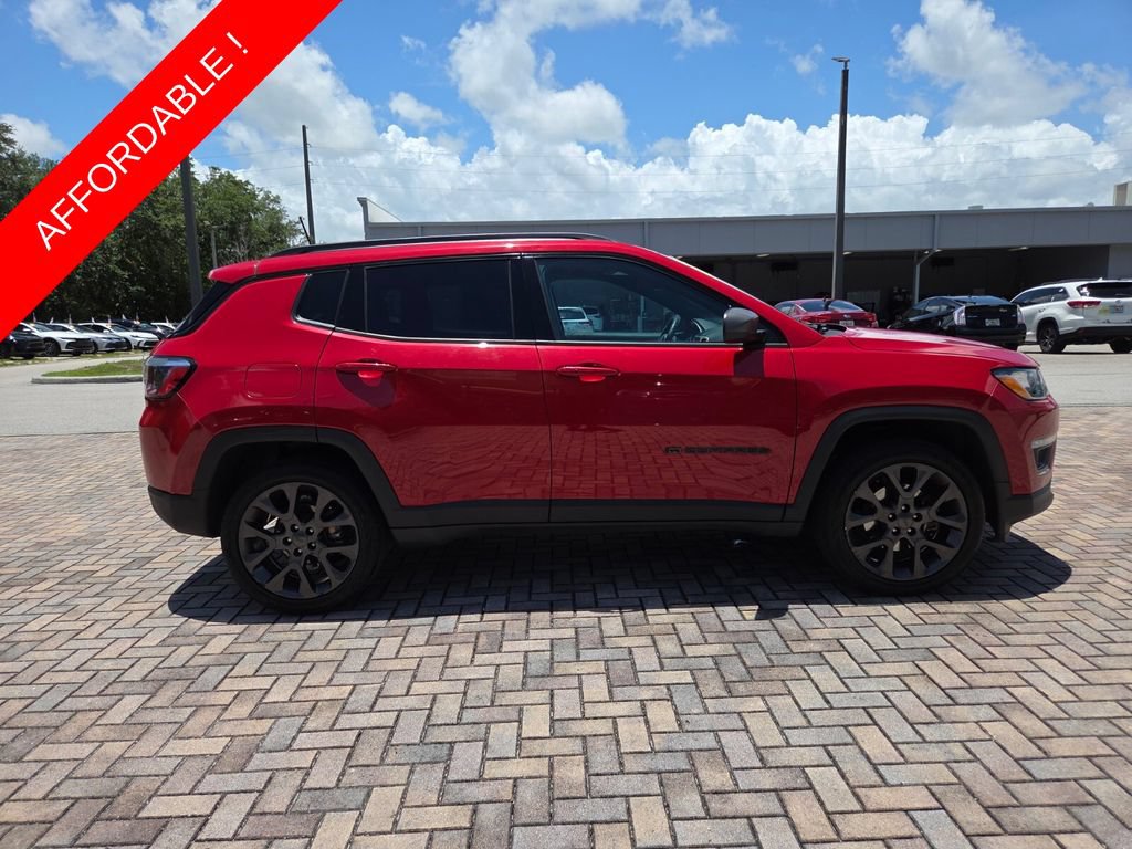 Used 2021 Jeep Compass Latitude w/ Sun and Sound Group AWD/4WD image 12