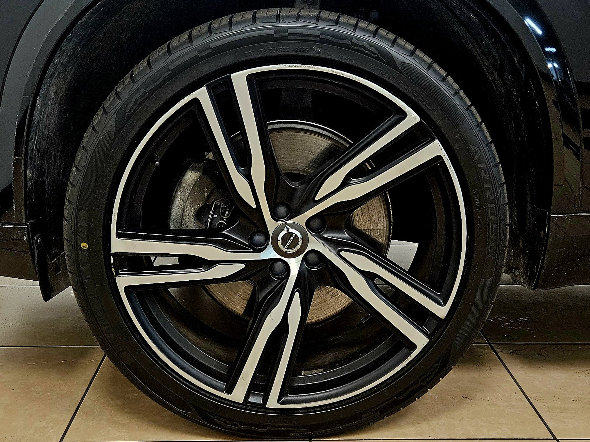 Used 2018 Volvo XC90 T8 R-Design w/ Convenience Package image 37