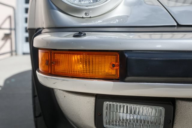 Used 1989 Porsche 911 Carrera RWD image 17