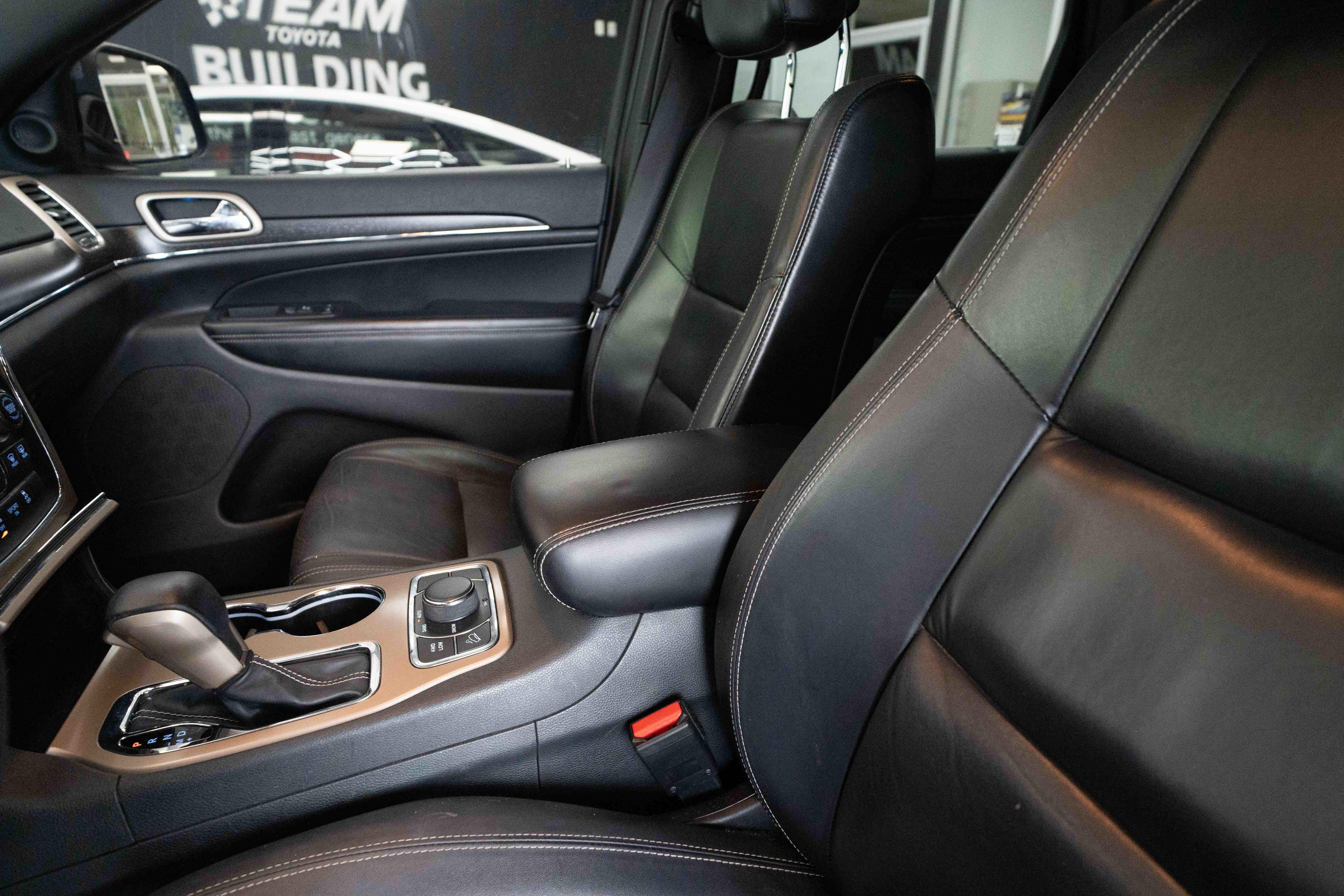 Used 2017 Jeep Grand Cherokee Limited AWD/4WD image 10