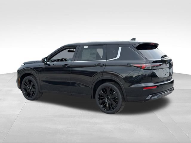 New 2026 Mitsubishi Outlander LE FWD image 3
