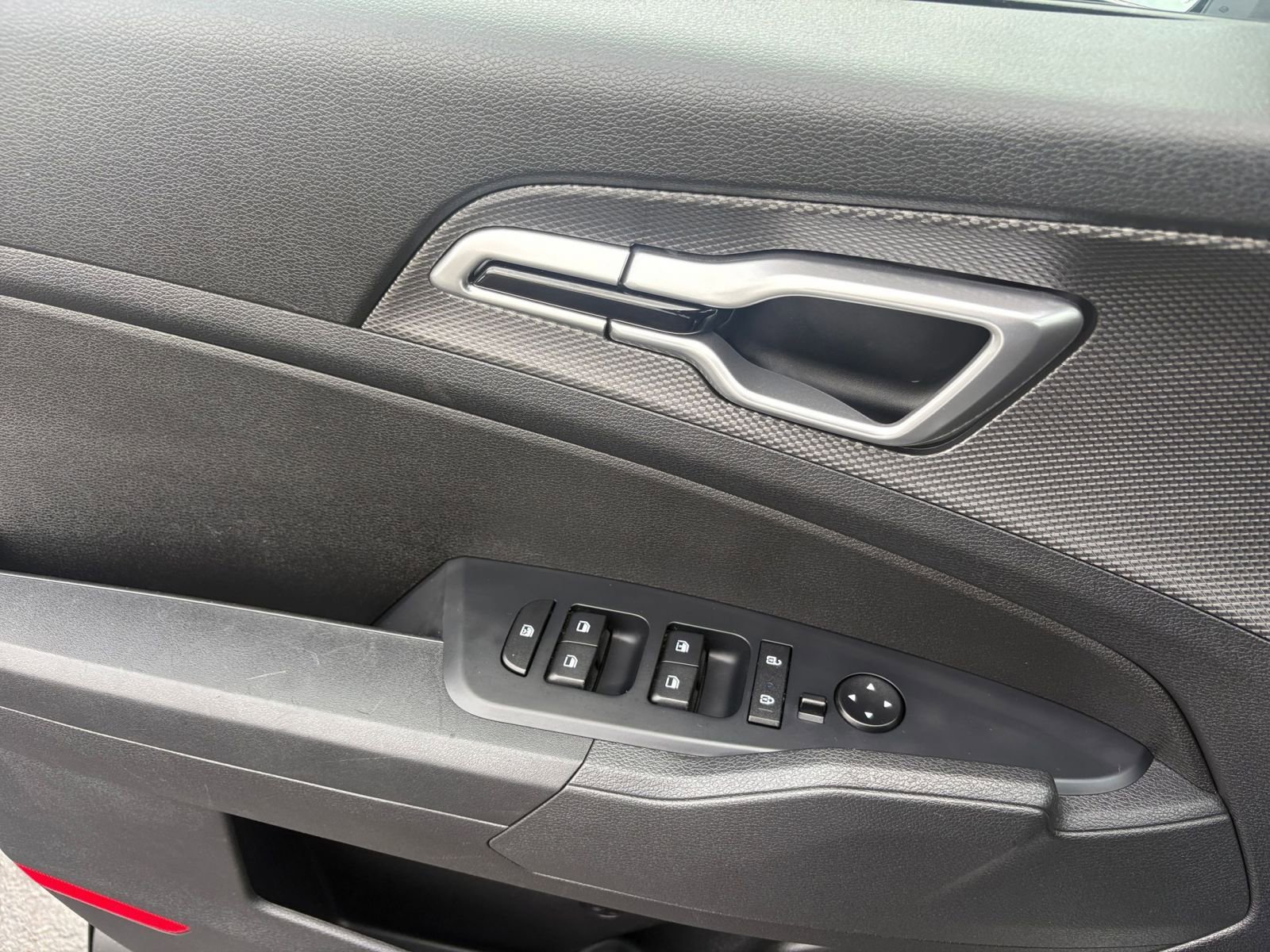 Used 2025 Kia Sportage LX FWD image 18
