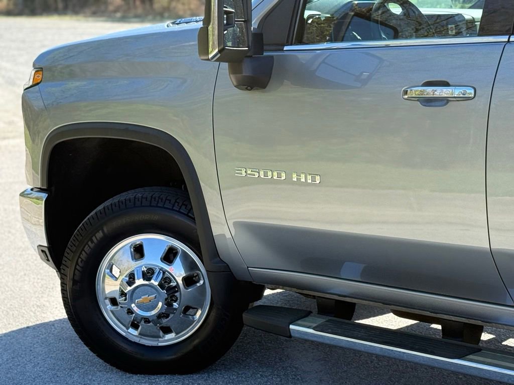 Used 2024 Chevrolet Silverado 3500 LTZ w/ LTZ Plus Package image 11