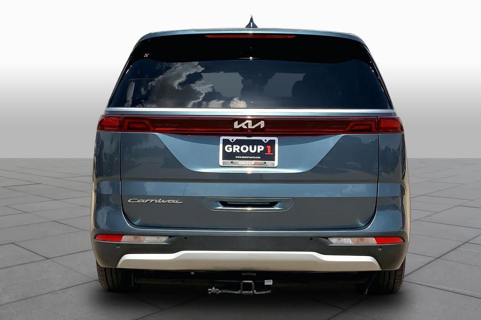 Used 2022 Kia Carnival EX FWD image 5