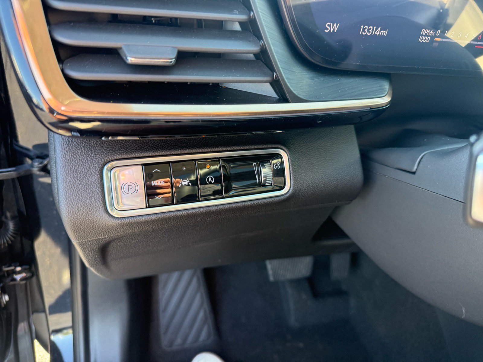 Used 2025 Buick Envision Avenir AWD/4WD image 21