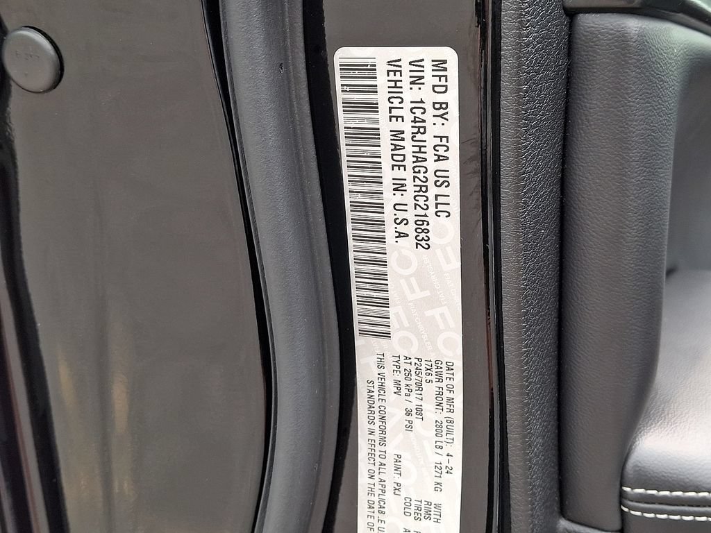 Used 2024 Jeep Grand Cherokee Laredo w/ Luxury Tech Group I AWD/4WD image 25