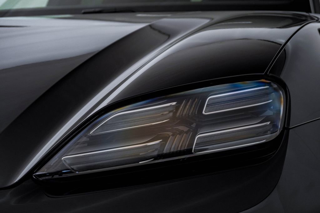 New 2026 Porsche Macan 4 Electric AWD/4WD image 7