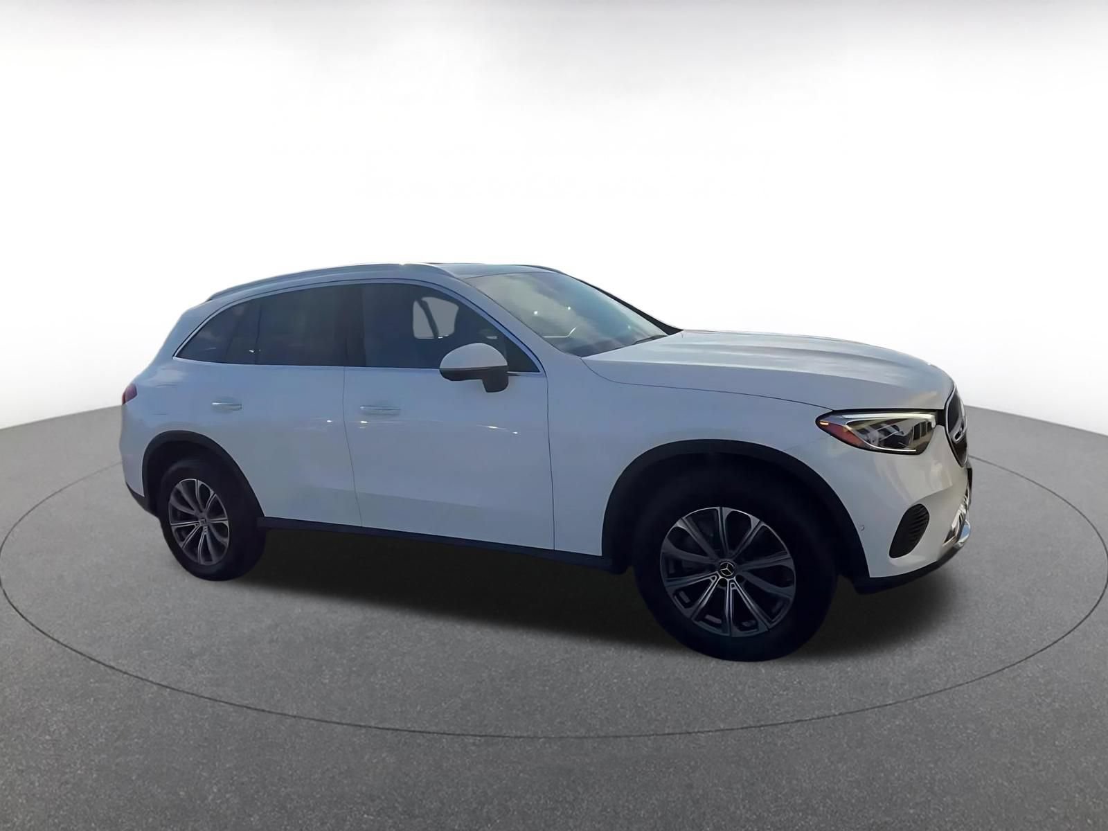 Used 2024 Mercedes-Benz GLC 300 image 2