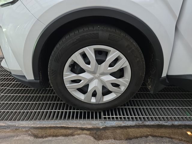 Used 2022 Toyota C-HR XLE image 26