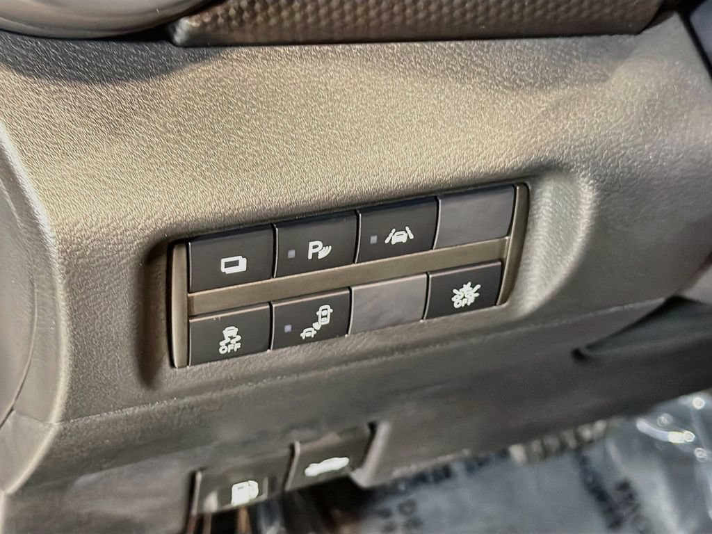 Used 2020 Nissan Kicks S FWD image 12