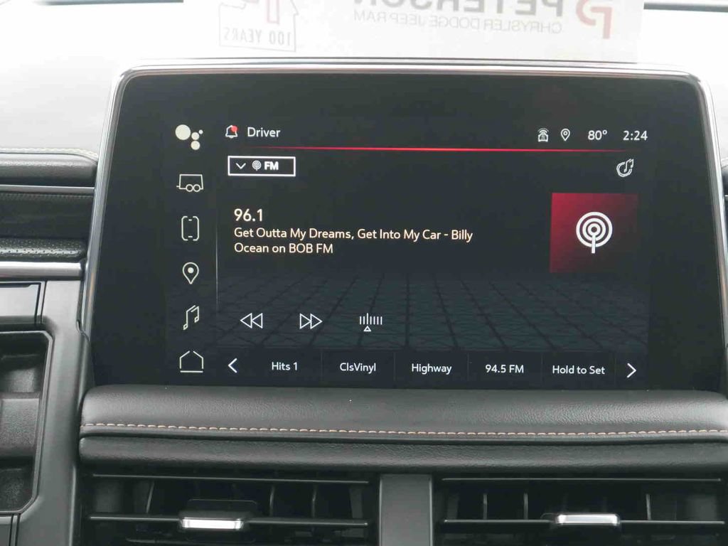 Used 2024 GMC Yukon XL AT4 w/ Technology Package AWD/4WD image 8