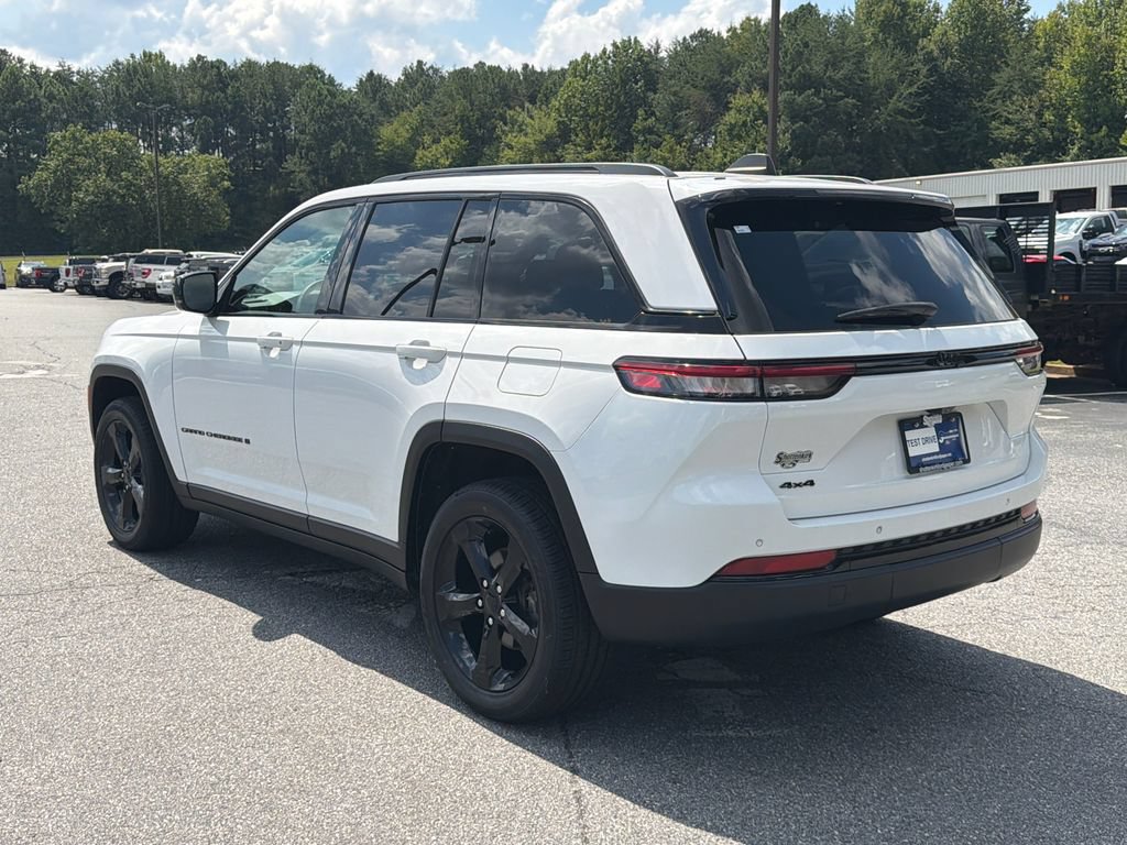 Used 2024 Jeep Grand Cherokee Altitude AWD/4WD image 5