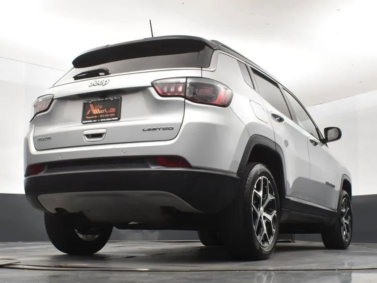 Used 2024 Jeep Compass Limited image 13