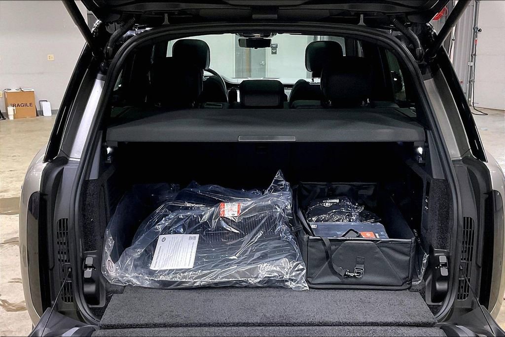 New 2026 Land Rover Range Rover SE image 9