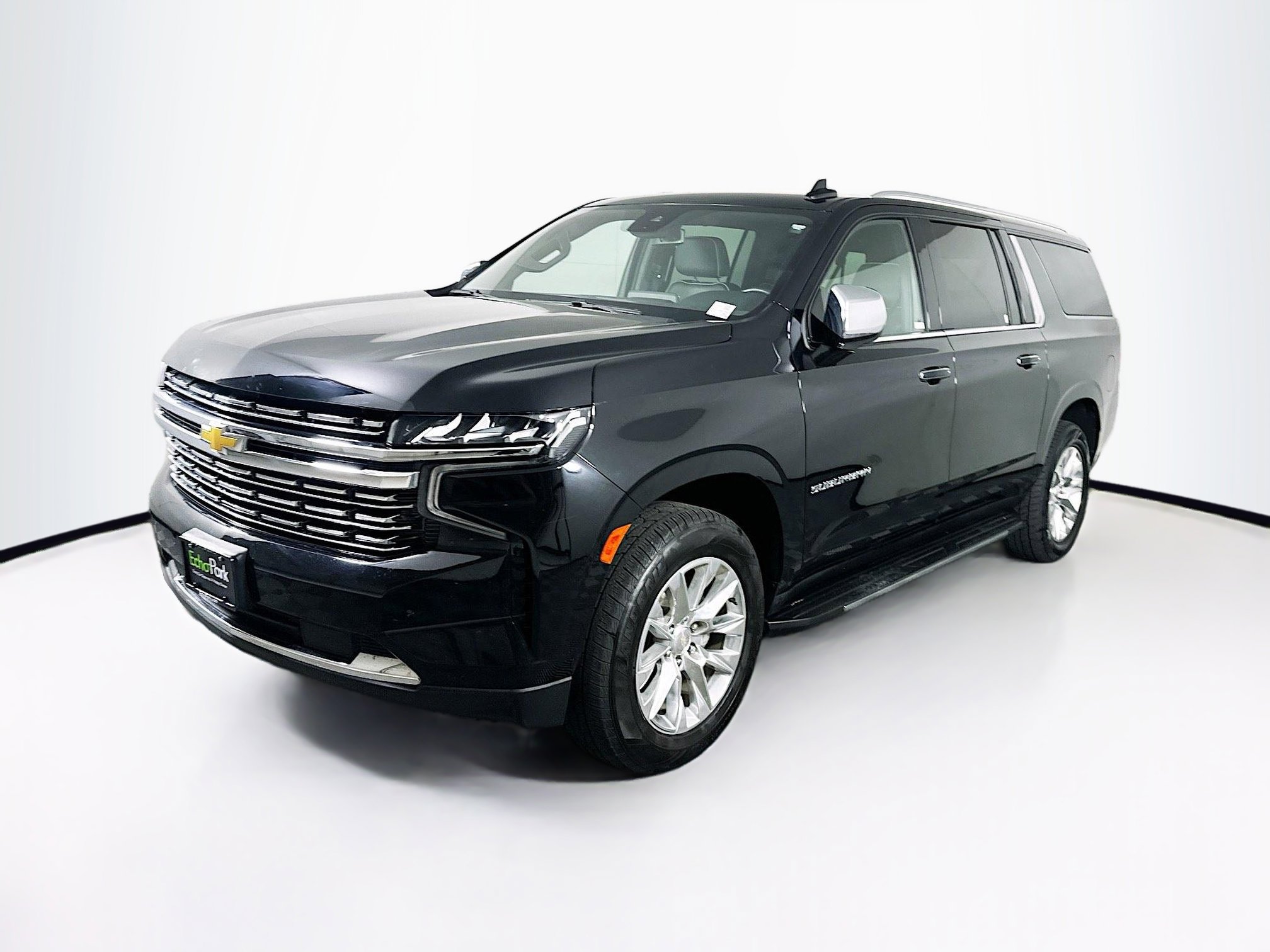 Used 2024 Chevrolet Suburban Premier image 3