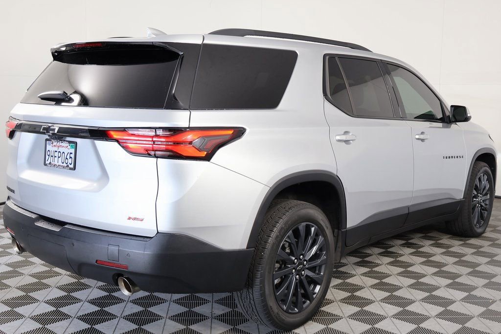 Used 2022 Chevrolet Traverse RS image 3