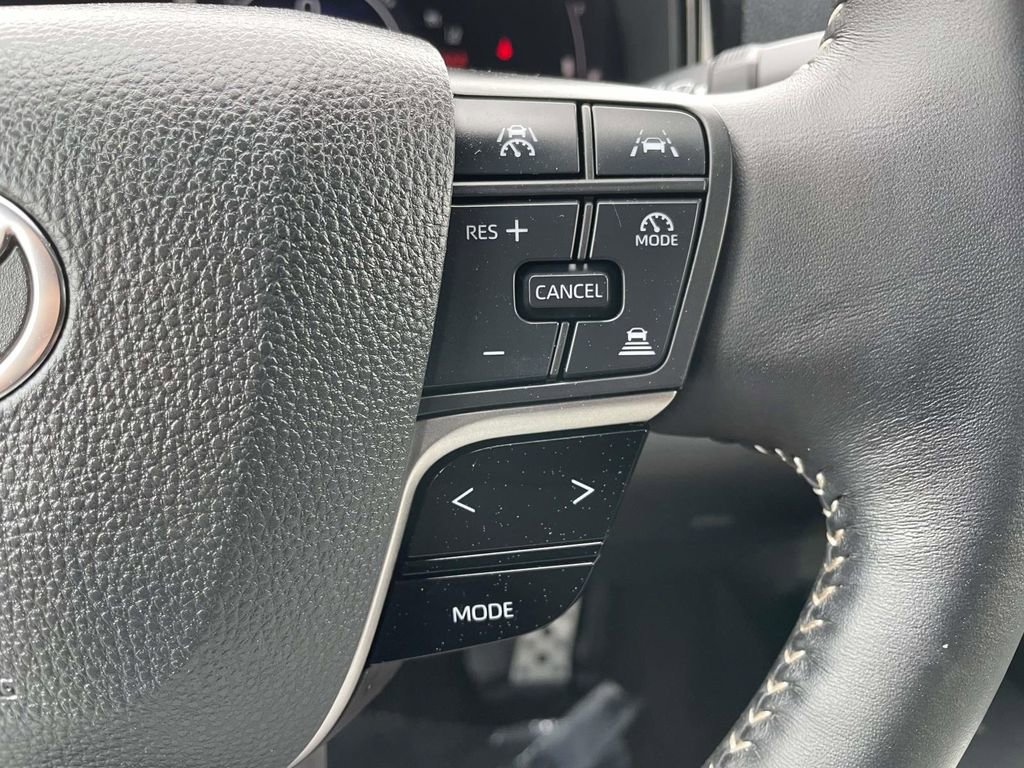 Used 2025 Toyota Camry SE w/ Convenience Package image 33