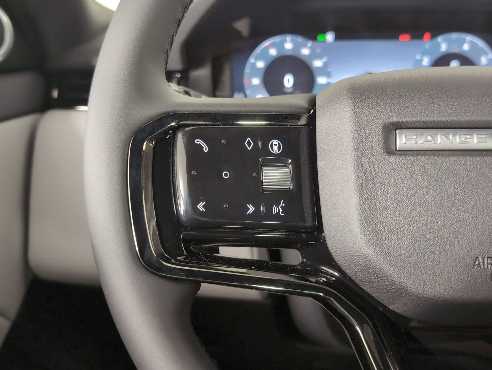 Certified 2026 Land Rover Range Rover Evoque Dynamic SE image 15