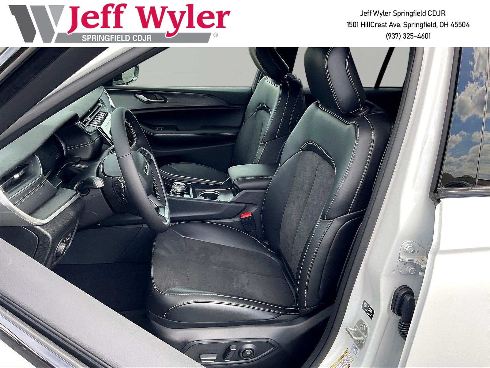 New 2025 Jeep Grand Cherokee 4WD image 18