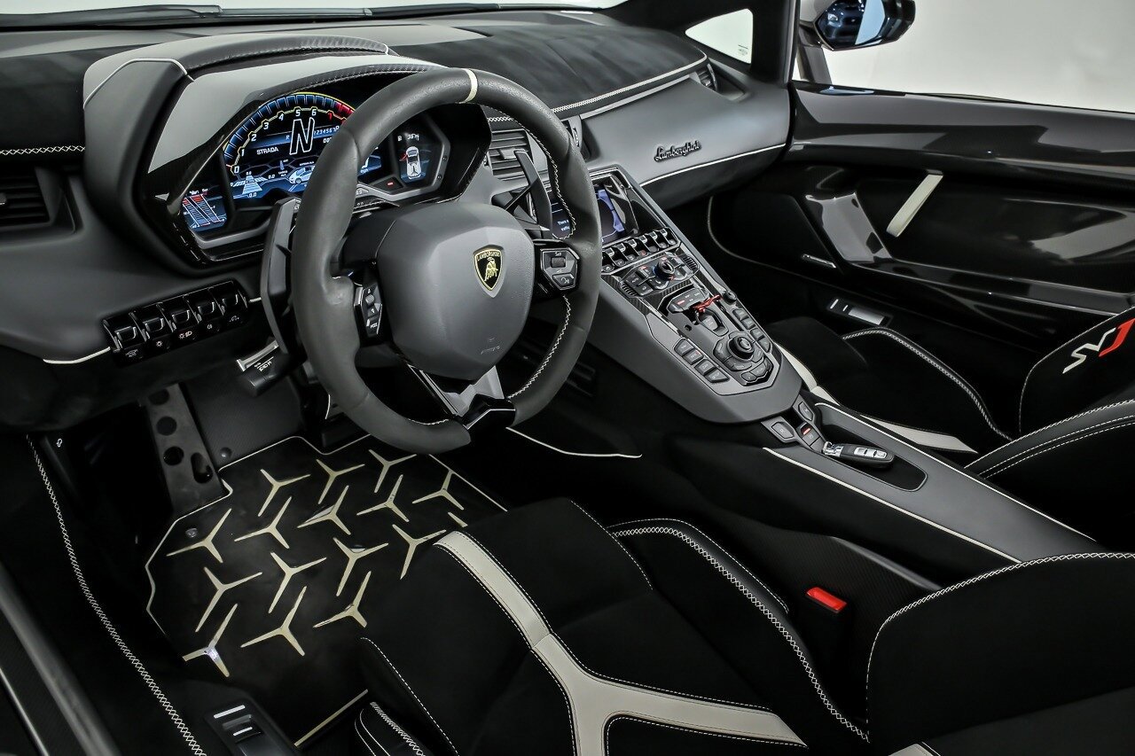Used 2021 Lamborghini Aventador SVJ AWD/4WD image 17