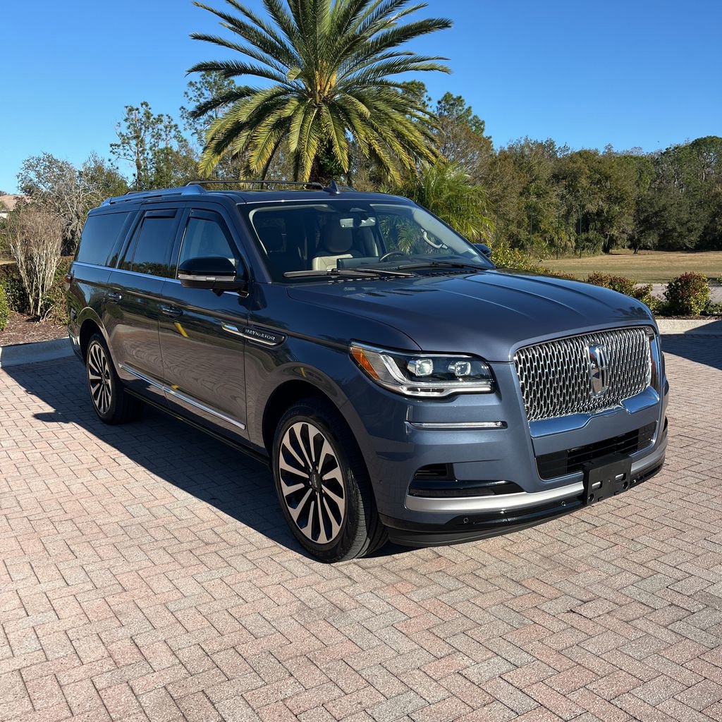 Used 2022 Lincoln Navigator L Reserve image 1