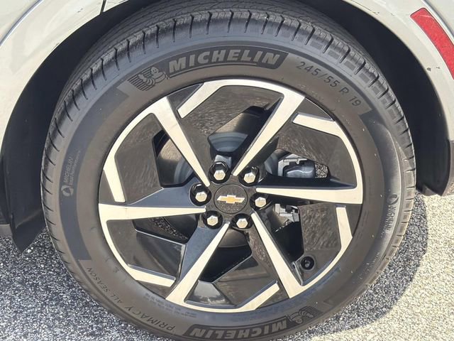 Used 2025 Chevrolet Equinox EV LT w/ Convenience Package image 16