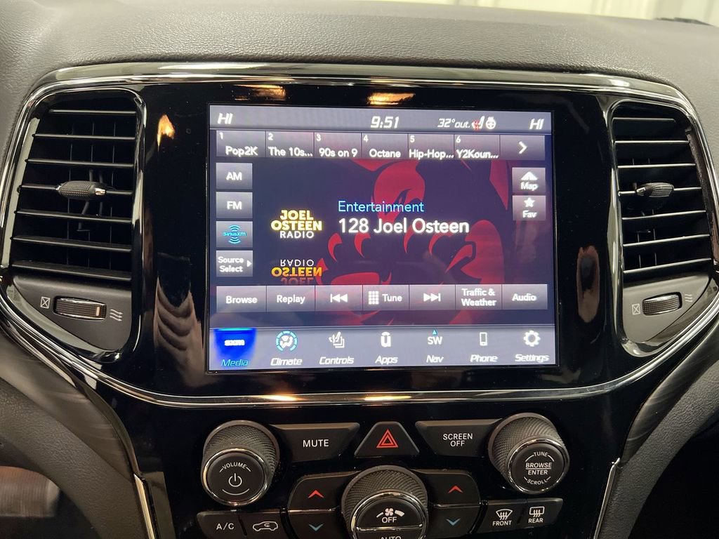 Used 2022 Jeep Grand Cherokee Laredo X image 14