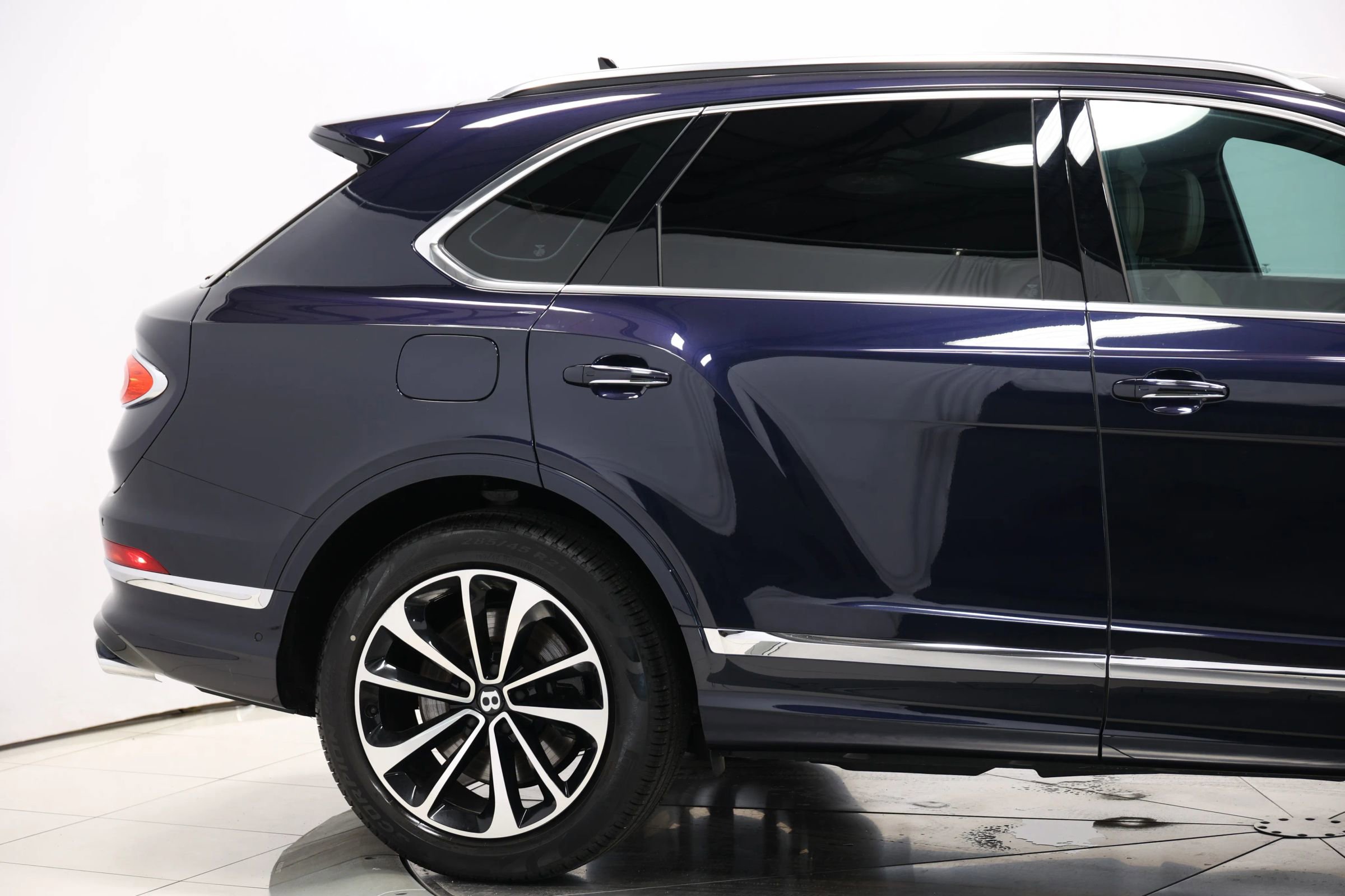 Used 2021 Bentley Bentayga AWD/4WD image 72