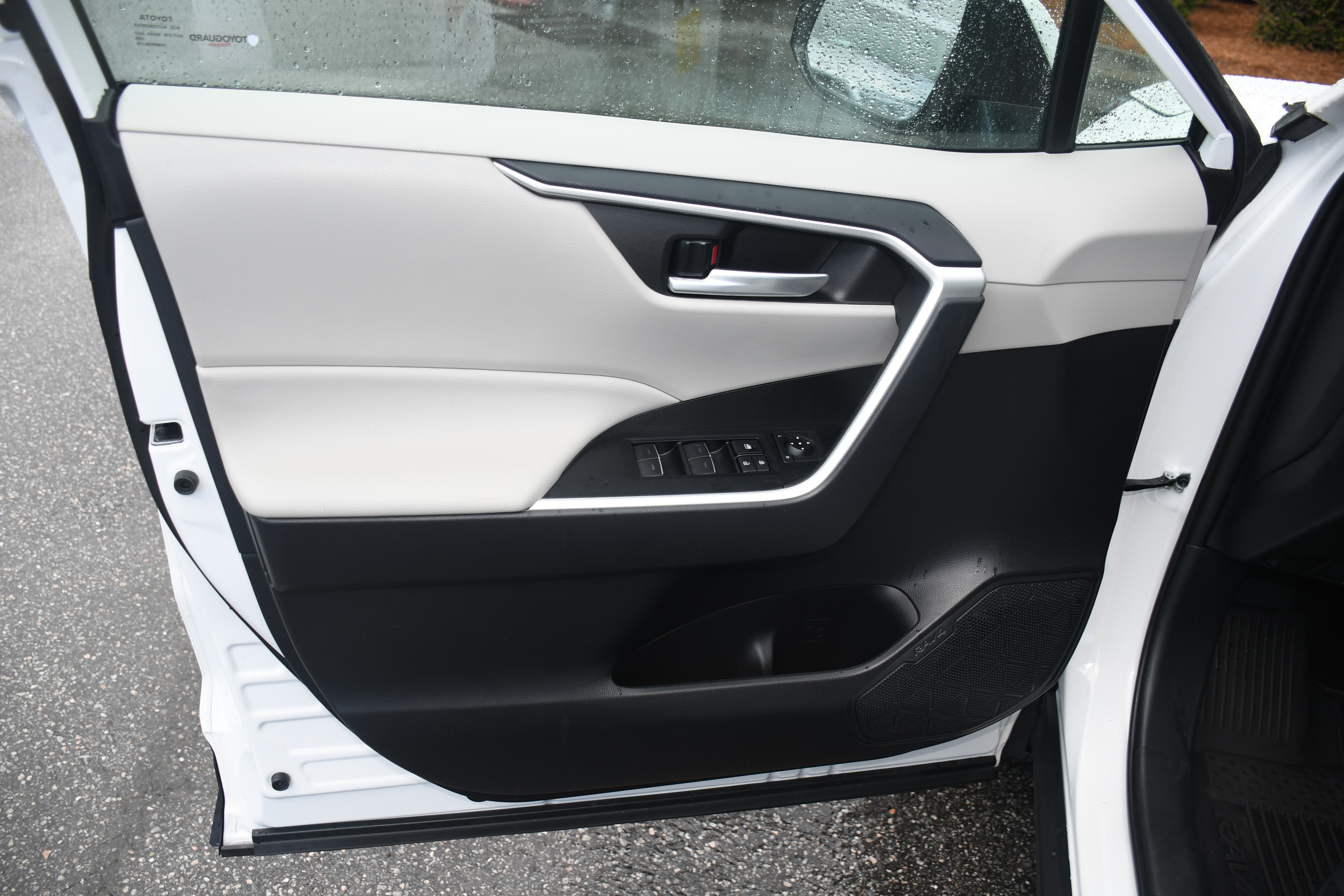 Certified 2025 Toyota RAV4 XLE Premium AWD/4WD image 10