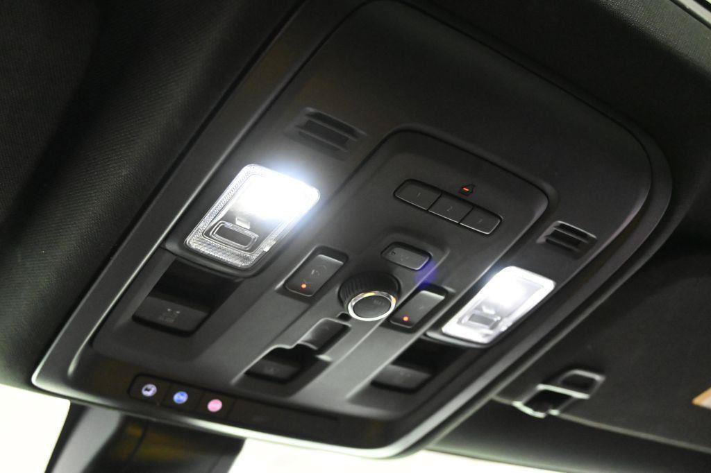 Used 2022 GMC Yukon XL Denali AWD/4WD image 31