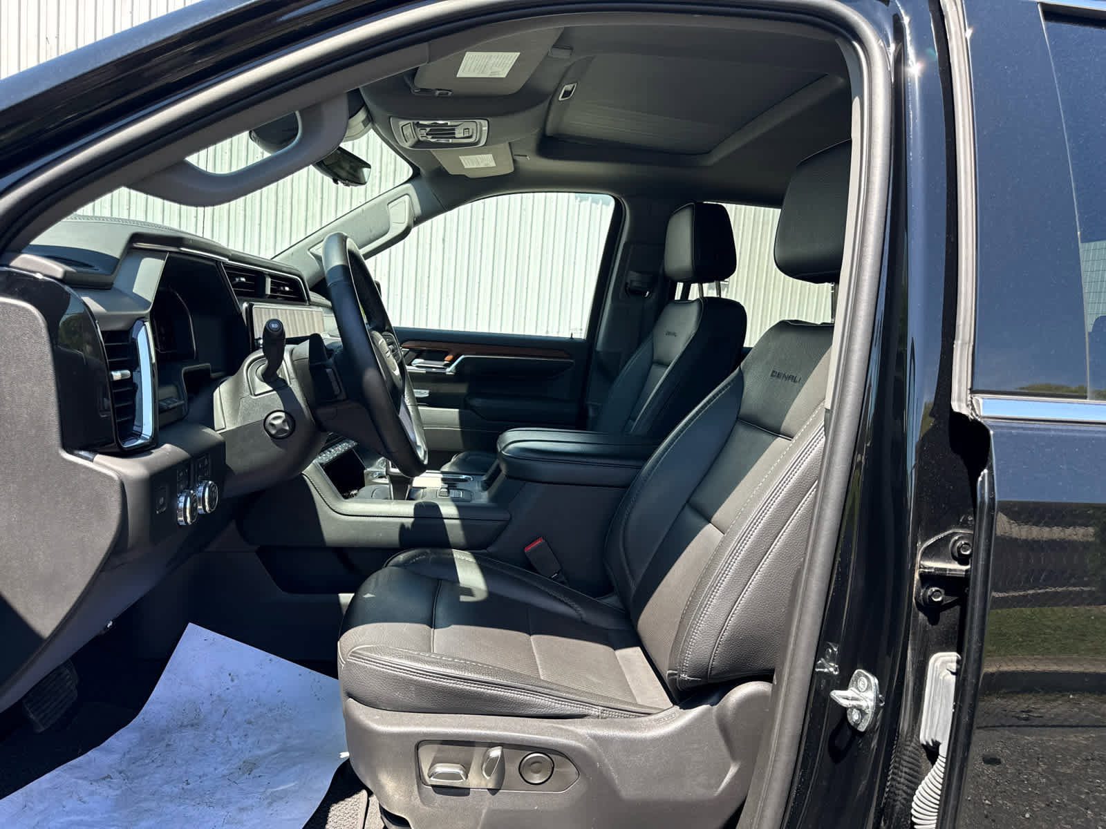 Used 2023 GMC Sierra 1500 Denali w/ Denali Reserve Package AWD/4WD image 13