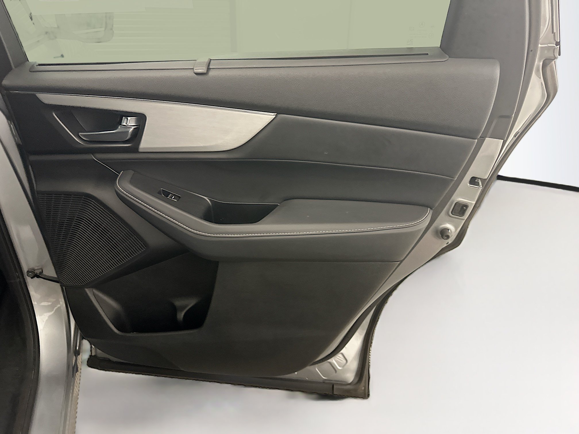 Used 2023 Acura MDX SH-AWD w/ Technology Package image 34