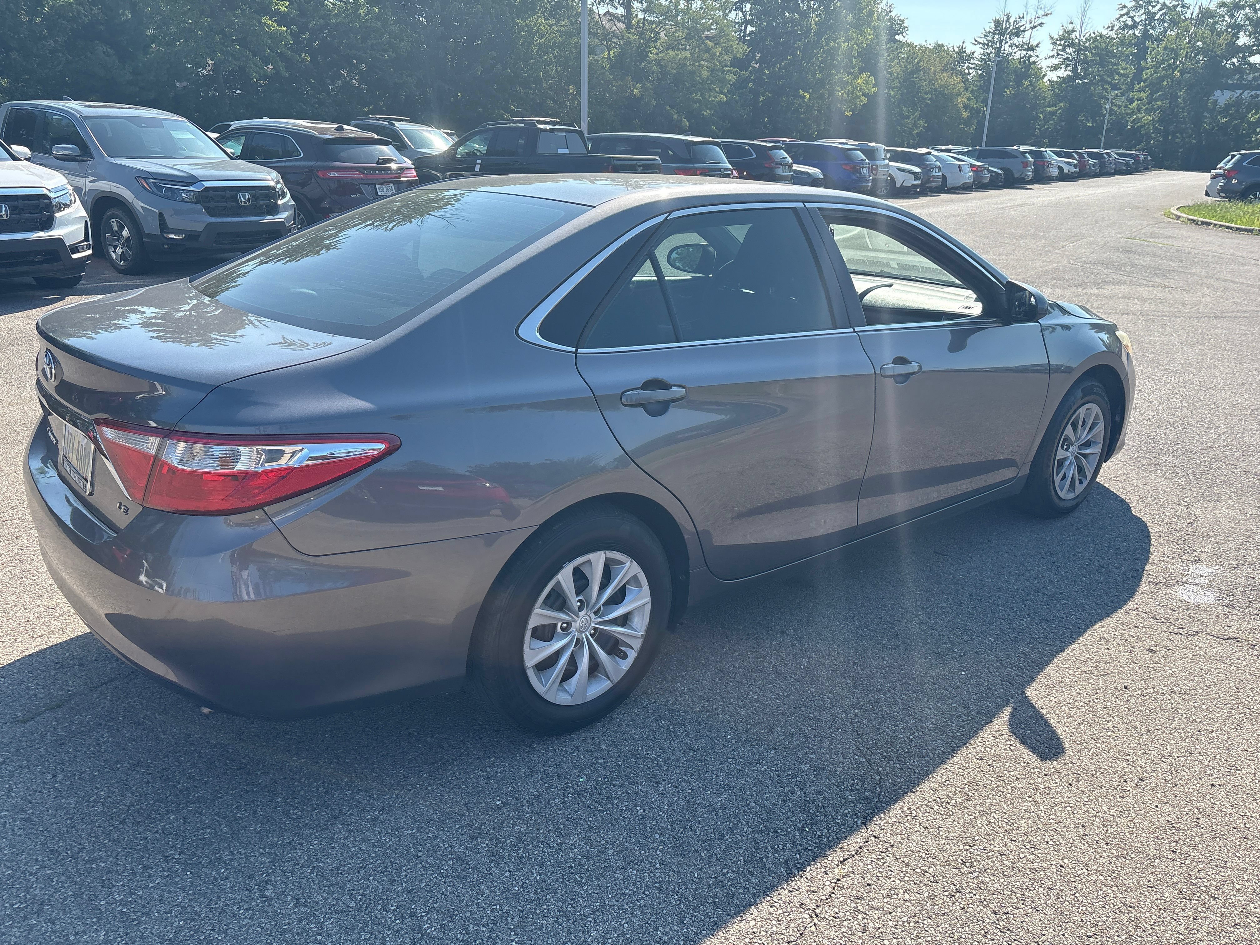 Used 2015 Toyota Camry LE FWD image 18