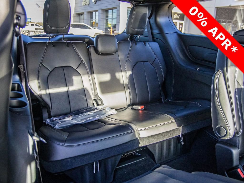 New 2026 Chrysler Pacifica Select w/ S Appearance Package image 23