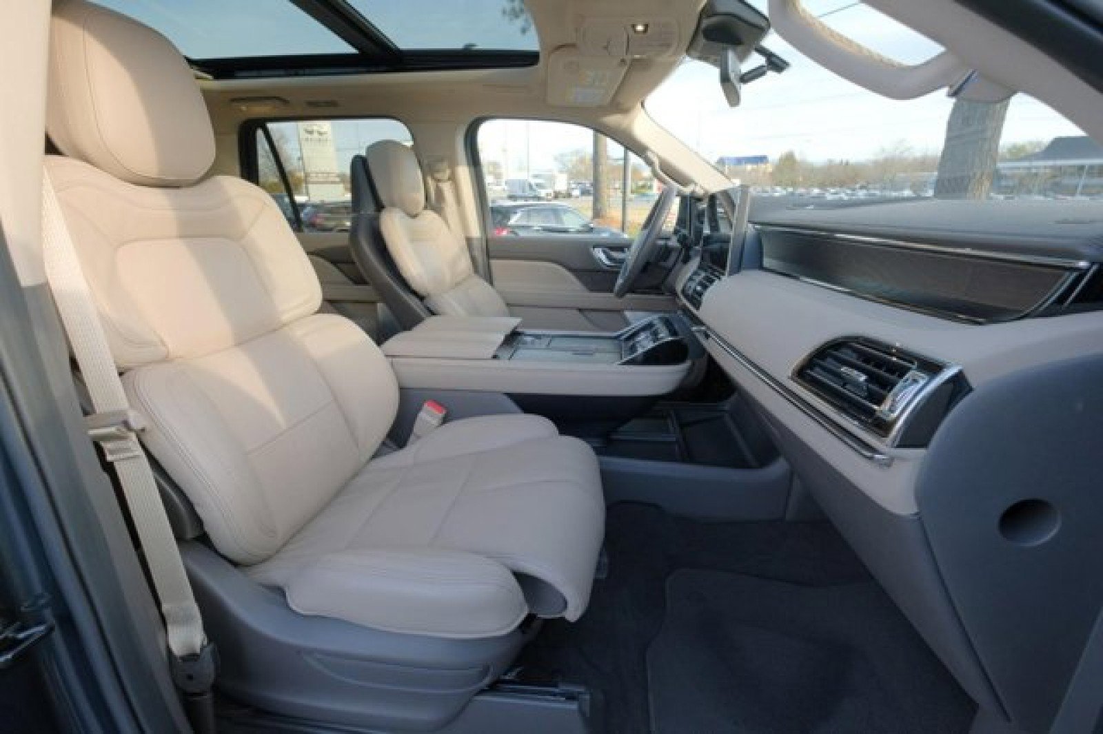Used 2024 Lincoln Navigator Reserve image 17