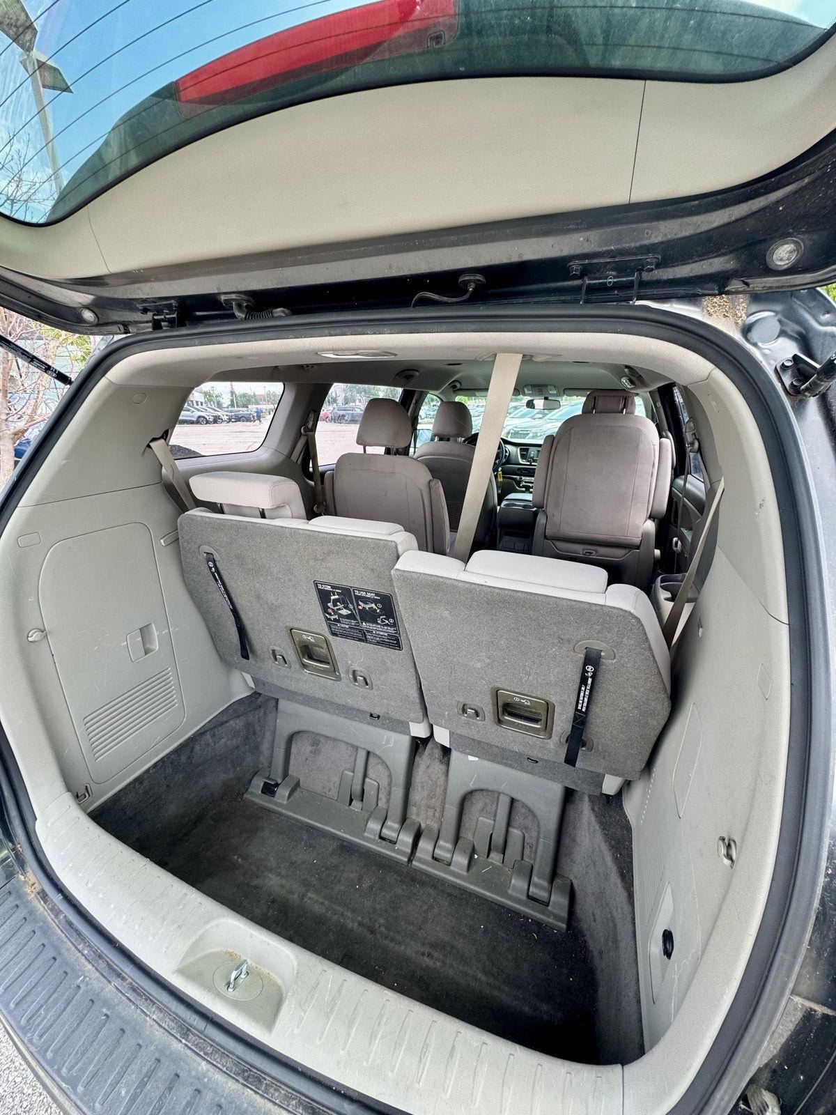 Used 2017 Kia Sedona L FWD image 9