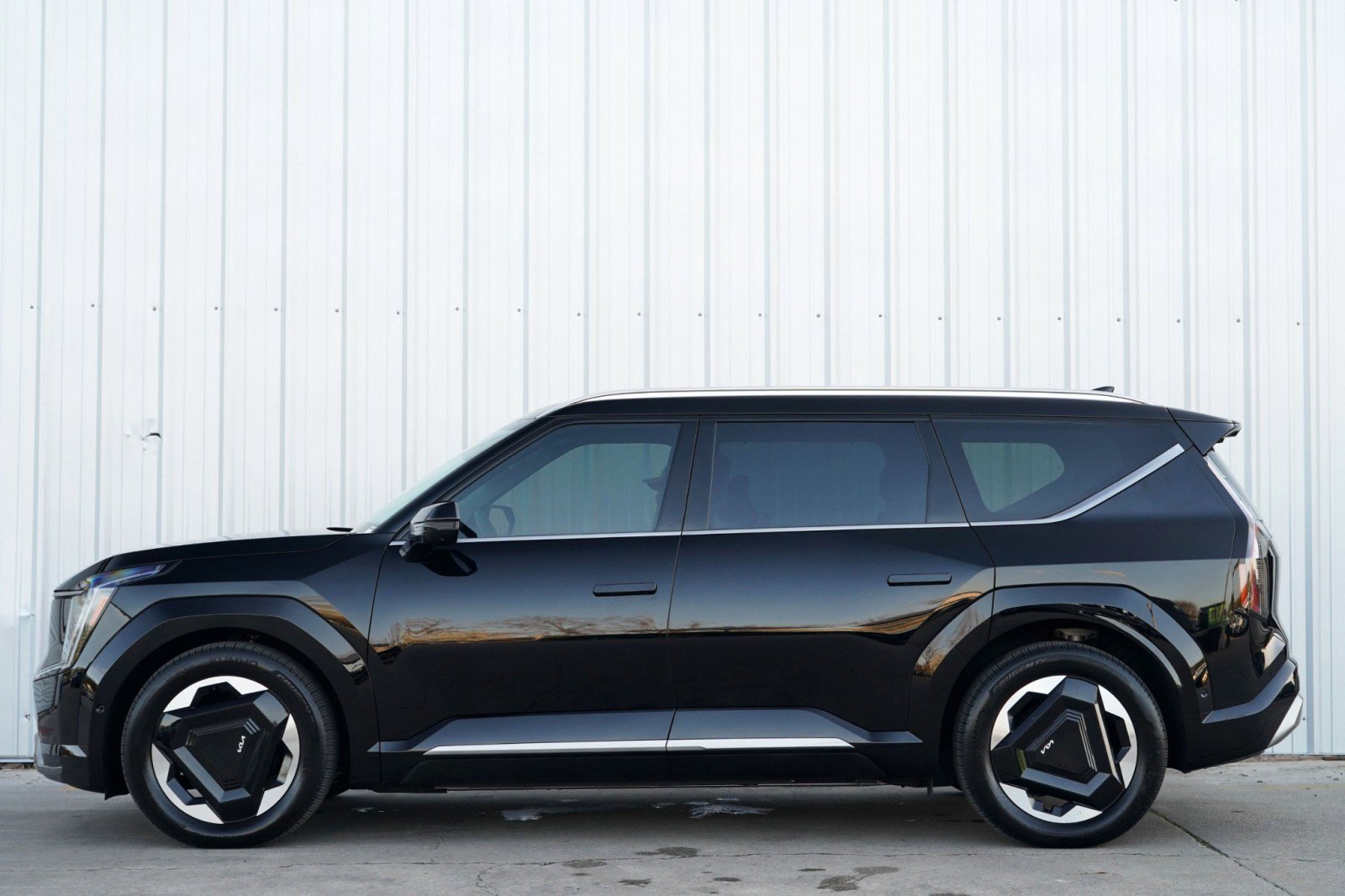 Used 2026 Kia EV9 Land image 9