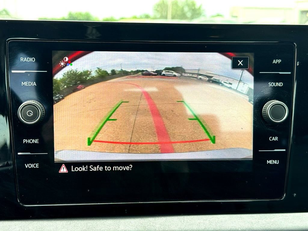 Used 2025 Volkswagen Jetta SE FWD image 25