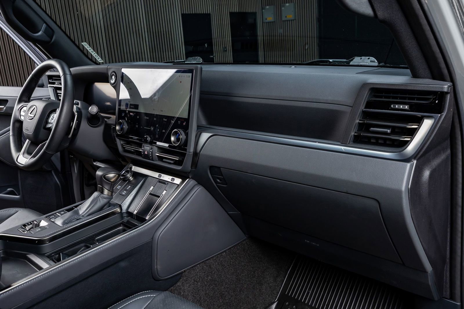 Used 2025 Lexus GX 550 image 18