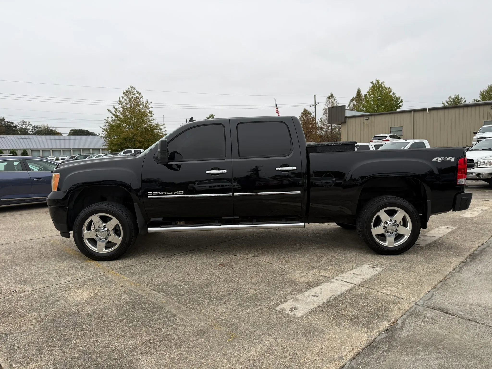 Used 2013 GMC Sierra 2500 Denali AWD/4WD image 2