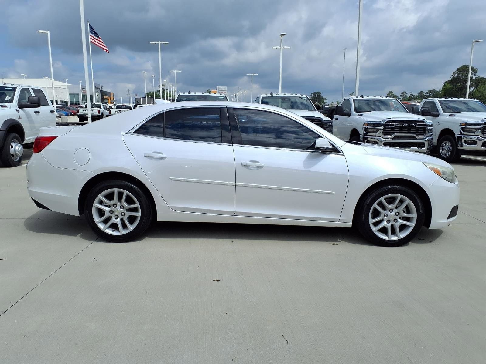 Used 2015 Chevrolet Malibu LT FWD image 5