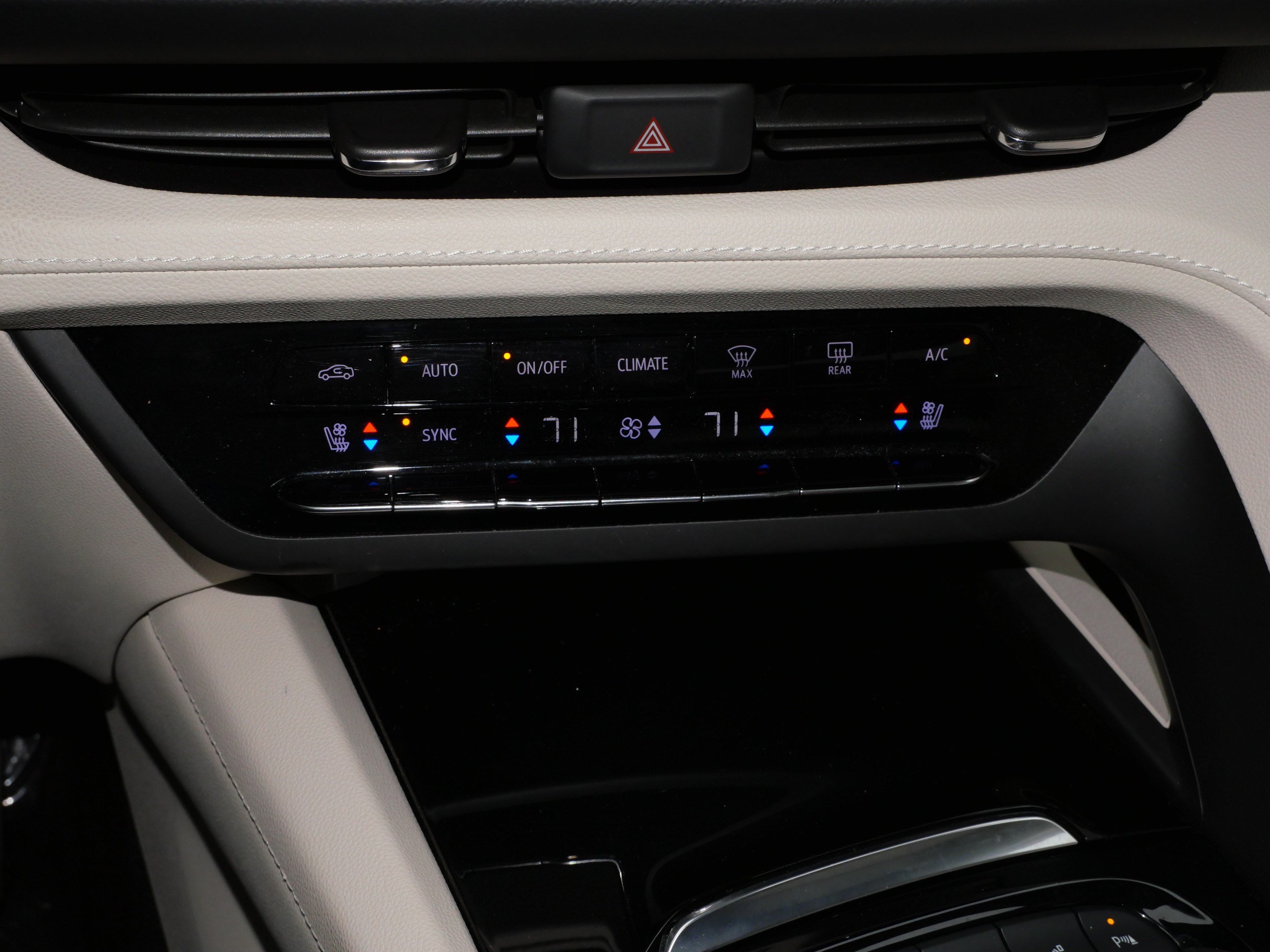 Used 2022 Buick Envision Avenir w/ Technology Package II AWD/4WD image 23